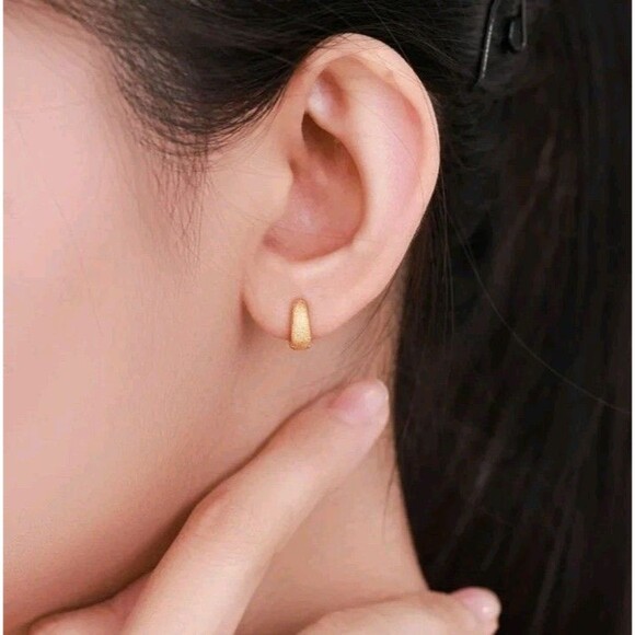 Xuping Fashion Alloy Electroplated 24K Gold Matte Luxury Simple High-End Feel - Picture 3 of 4